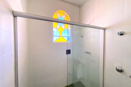 Casa para alugar com 364m², 3 quartos e 2 vagas Casa para alugar com 364m², 3 quartos e 2 vagasBanheiro da Suíte 1