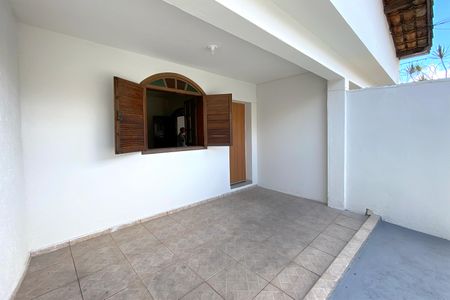 Casa para alugar com 364m², 3 quartos e 2 vagas Casa para alugar com 364m², 3 quartos e 2 vagasVaranda
