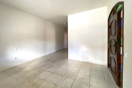 Casa para alugar com 364m², 3 quartos e 2 vagas Casa para alugar com 364m², 3 quartos e 2 vagasSala