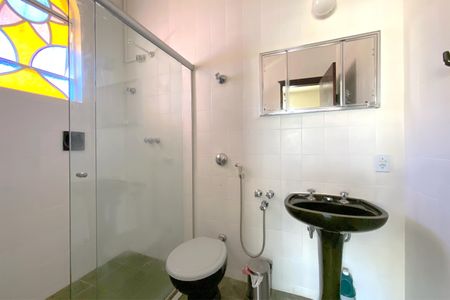 Casa para alugar com 364m², 3 quartos e 2 vagas Casa para alugar com 364m², 3 quartos e 2 vagasBanheiro da Suíte 1