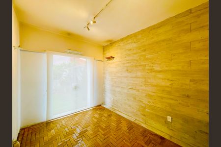 Casa à venda com 211m², 4 quartos e 2 vagas Casa à venda com 211m², 4 quartos e 2 vagasQuarto 4