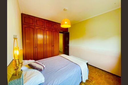 Casa à venda com 211m², 4 quartos e 2 vagas Casa à venda com 211m², 4 quartos e 2 vagasQuarto 2