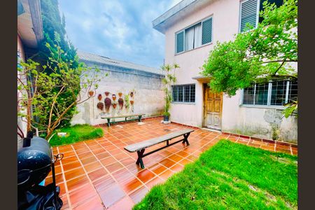 Casa à venda com 211m², 4 quartos e 2 vagas Casa à venda com 211m², 4 quartos e 2 vagasQuintal