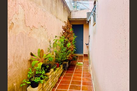 Casa à venda com 211m², 4 quartos e 2 vagas Casa à venda com 211m², 4 quartos e 2 vagasCorredor externo