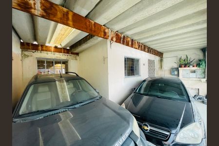 Casa à venda com 211m², 4 quartos e 2 vagas Casa à venda com 211m², 4 quartos e 2 vagasGaragem