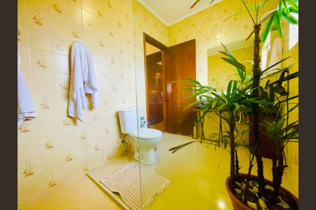 Casa à venda com 211m², 4 quartos e 2 vagas Casa à venda com 211m², 4 quartos e 2 vagasBanheiro 1