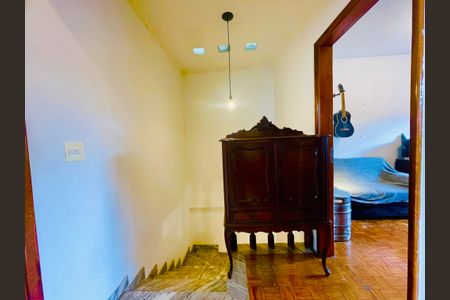 Casa à venda com 211m², 4 quartos e 2 vagas Casa à venda com 211m², 4 quartos e 2 vagasHall