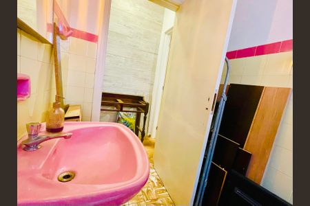 Casa à venda com 211m², 4 quartos e 2 vagas Casa à venda com 211m², 4 quartos e 2 vagasBanheiro 3