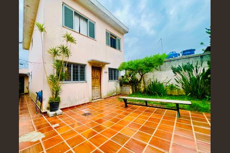 Casa à venda com 211m², 4 quartos e 2 vagas Casa à venda com 211m², 4 quartos e 2 vagasQuintal