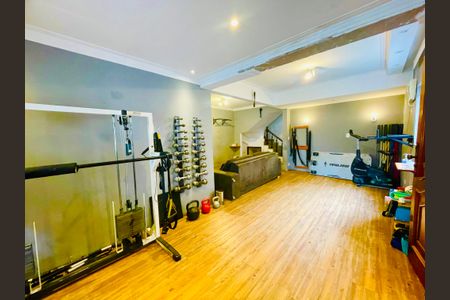 Casa à venda com 211m², 4 quartos e 2 vagas Casa à venda com 211m², 4 quartos e 2 vagasSala