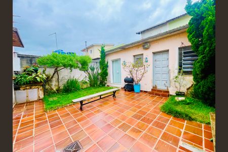 Casa à venda com 211m², 4 quartos e 2 vagas Casa à venda com 211m², 4 quartos e 2 vagasQuintal