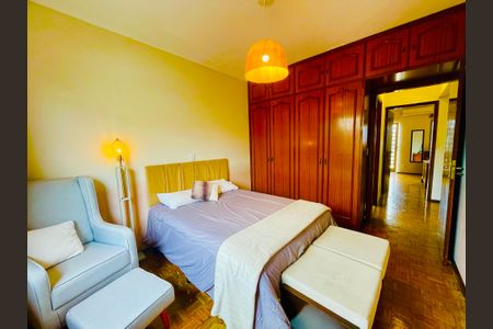 Casa à venda com 211m², 4 quartos e 2 vagas Casa à venda com 211m², 4 quartos e 2 vagasQuarto 2