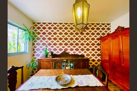 Casa à venda com 211m², 4 quartos e 2 vagas Casa à venda com 211m², 4 quartos e 2 vagasSala de Jantar