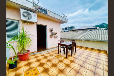 Casa à venda com 211m², 4 quartos e 2 vagas Casa à venda com 211m², 4 quartos e 2 vagasSacada do quarto