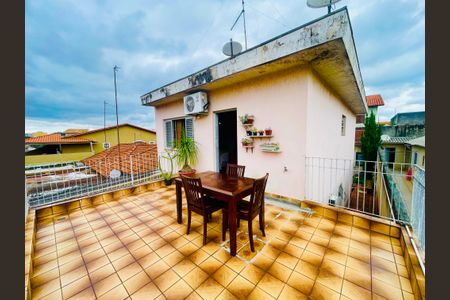 Casa à venda com 211m², 4 quartos e 2 vagas Casa à venda com 211m², 4 quartos e 2 vagasSacada do quarto