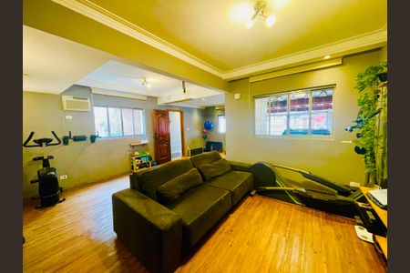 Casa à venda com 211m², 4 quartos e 2 vagas Casa à venda com 211m², 4 quartos e 2 vagasSala