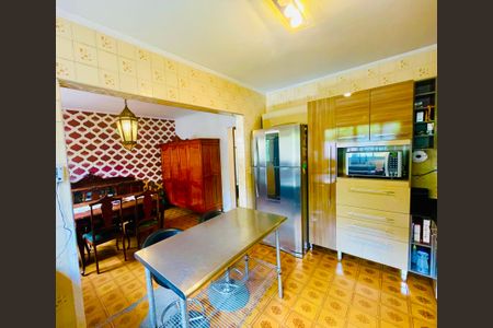 Casa à venda com 211m², 4 quartos e 2 vagas Casa à venda com 211m², 4 quartos e 2 vagasCozinha