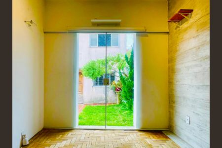 Casa à venda com 211m², 4 quartos e 2 vagas Casa à venda com 211m², 4 quartos e 2 vagasQuarto 4