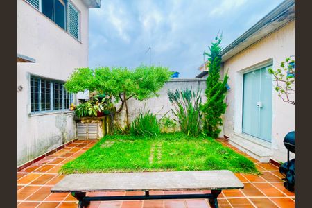 Casa à venda com 211m², 4 quartos e 2 vagas Casa à venda com 211m², 4 quartos e 2 vagasQuintal