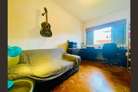 Casa à venda com 211m², 4 quartos e 2 vagas Casa à venda com 211m², 4 quartos e 2 vagasQuarto 3