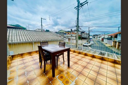 Casa à venda com 211m², 4 quartos e 2 vagas Casa à venda com 211m², 4 quartos e 2 vagasSacada do quarto