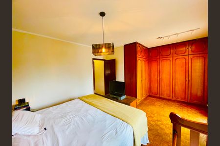 Casa à venda com 211m², 4 quartos e 2 vagas Casa à venda com 211m², 4 quartos e 2 vagasQuarto 1