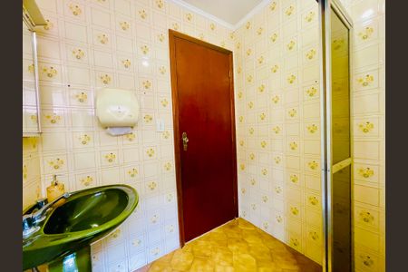 Casa à venda com 211m², 4 quartos e 2 vagas Casa à venda com 211m², 4 quartos e 2 vagasBanheiro 2