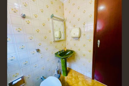 Casa à venda com 211m², 4 quartos e 2 vagas Casa à venda com 211m², 4 quartos e 2 vagasBanheiro 2