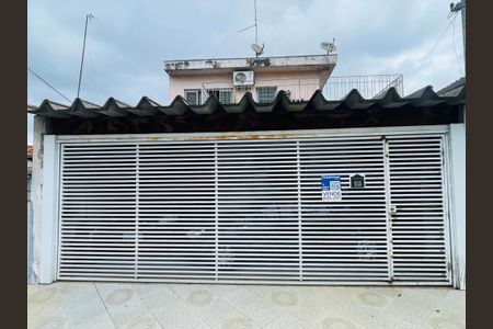 Casa à venda com 211m², 4 quartos e 2 vagas Casa à venda com 211m², 4 quartos e 2 vagasPlaca instalada na fachada do imóvel