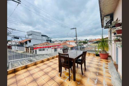 Casa à venda com 211m², 4 quartos e 2 vagas Casa à venda com 211m², 4 quartos e 2 vagasSacada do quarto