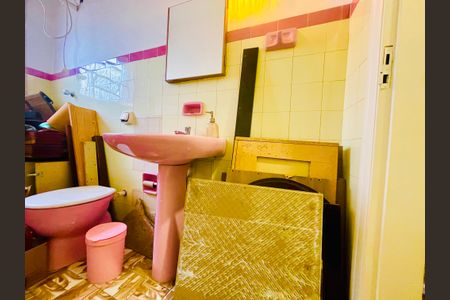 Casa à venda com 211m², 4 quartos e 2 vagas Casa à venda com 211m², 4 quartos e 2 vagasBanheiro 3