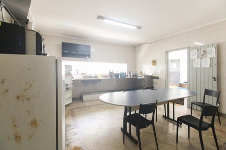 Casa à venda com 240m², 4 quartos e 3 vagasCozinha 