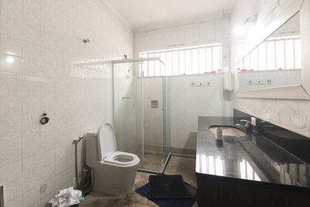 Casa à venda com 240m², 4 quartos e 3 vagasBanheiro 1