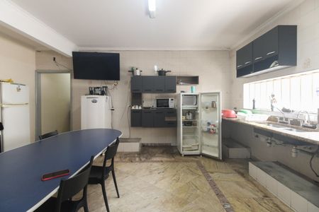 Casa à venda com 240m², 4 quartos e 3 vagasCozinha 