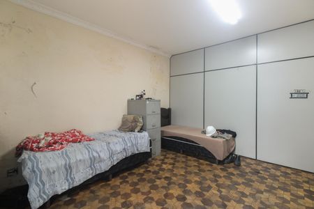 Sala/Quarto 1 de casa à venda com 4 quartos, 240m² em Vila Moreira, São Paulo