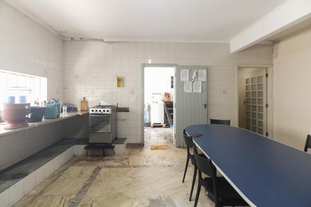 Casa à venda com 240m², 4 quartos e 3 vagasCozinha 