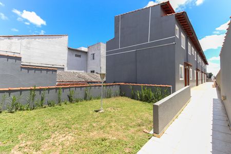 Casa à venda com 98m², 2 quartos e 2 vagas Casa à venda com 98m², 2 quartos e 2 vagasFachada