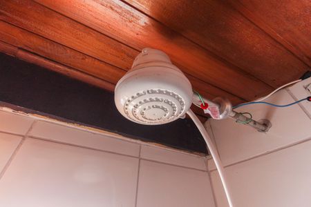 Casa à venda com 98m², 2 quartos e 2 vagas Casa à venda com 98m², 2 quartos e 2 vagasBanheiro do Sótão