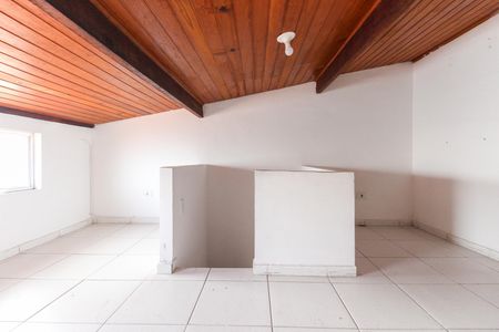 Casa à venda com 98m², 2 quartos e 2 vagas Casa à venda com 98m², 2 quartos e 2 vagasSótão
