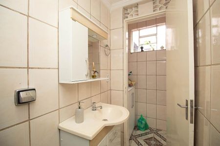 Casa à venda com 210m², 5 quartos e 2 vagas Casa à venda com 210m², 5 quartos e 2 vagasBanheiro 3 casa 2