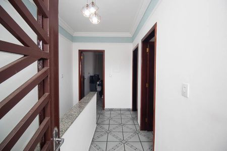 Casa à venda com 210m², 5 quartos e 2 vagas Casa à venda com 210m², 5 quartos e 2 vagasHall