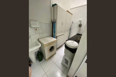 Casa de condomínio à venda com 152m², 3 quartos e 2 vagasLavanderia