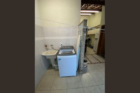 Casa de condomínio à venda com 152m², 3 quartos e 2 vagasLavanderia