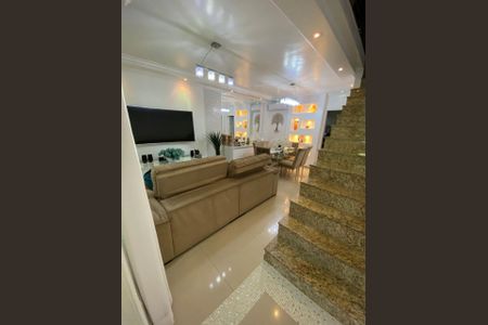 Casa de condomínio à venda com 152m², 3 quartos e 2 vagasSala