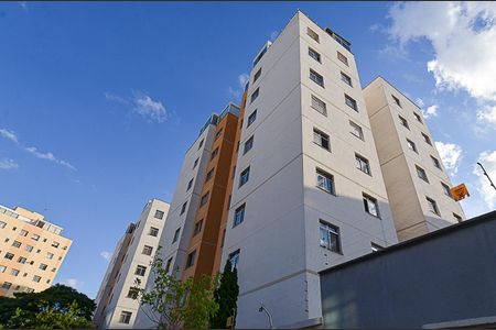 Apartamento à venda com 76m², 3 quartos e 1 vaga Apartamento à venda com 76m², 3 quartos e 1 vagaFachada