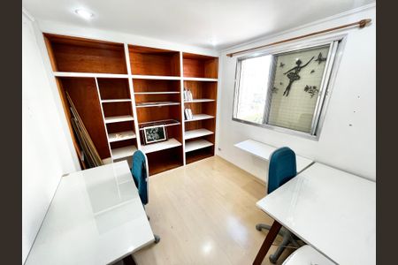 Apartamento à venda com 68m², 2 quartos e 2 vagasQuarto 2