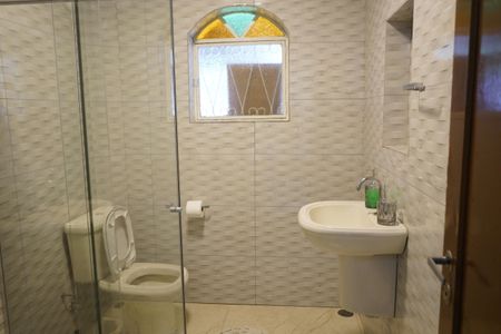 Casa à venda com 180m², 4 quartos e 3 vagasBanheiro 2