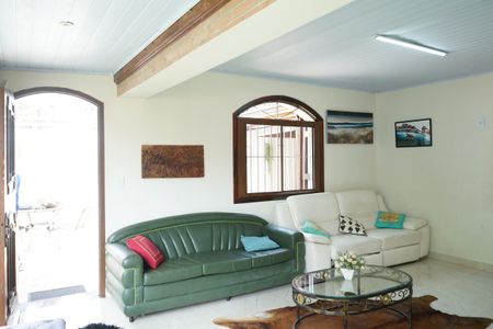 Casa à venda com 180m², 4 quartos e 3 vagasSala