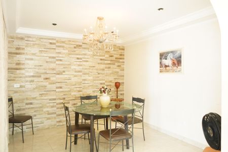 Casa à venda com 180m², 4 quartos e 3 vagasSala