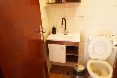 Casa à venda com 180m², 4 quartos e 3 vagasBanheiro da Suíte 2